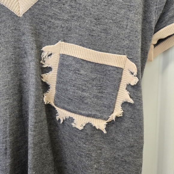 POL Gray V-Neck Short Sleeve Tee with Cream Trim - Picture 2 of 5
